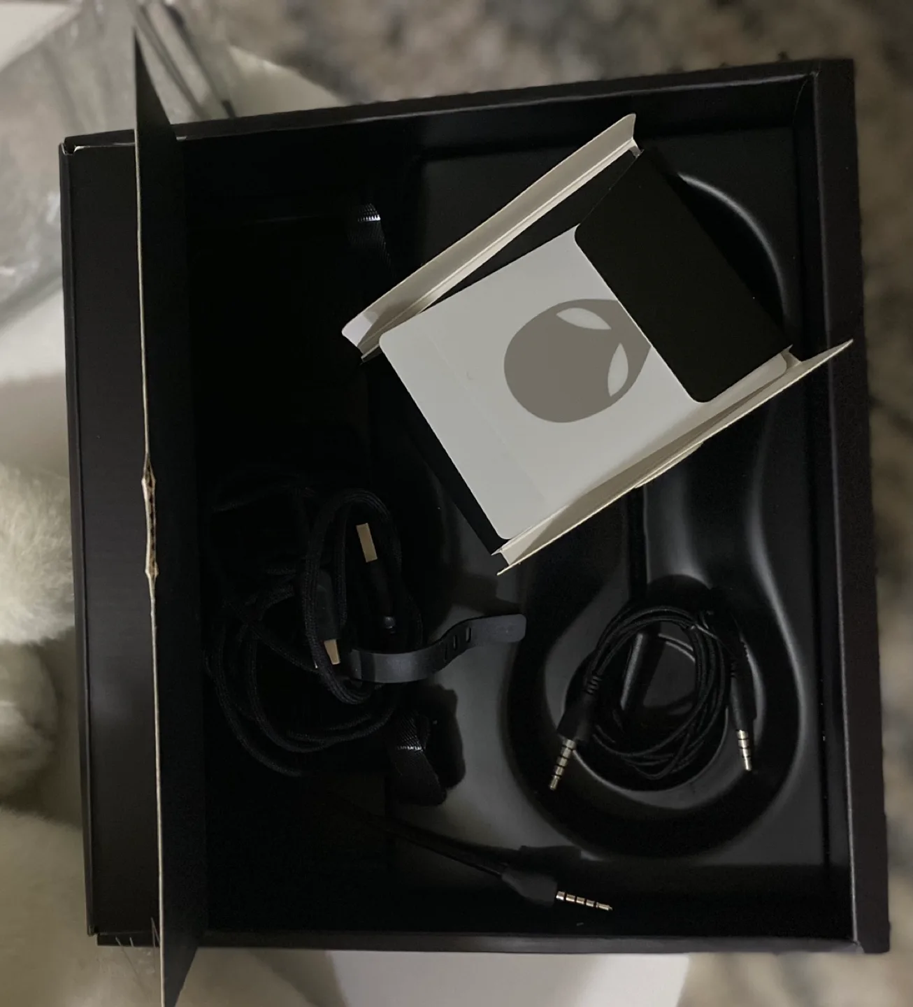 Alienware Tri-Mode Wireless Gaming Headset - AW920H image indicator(5)