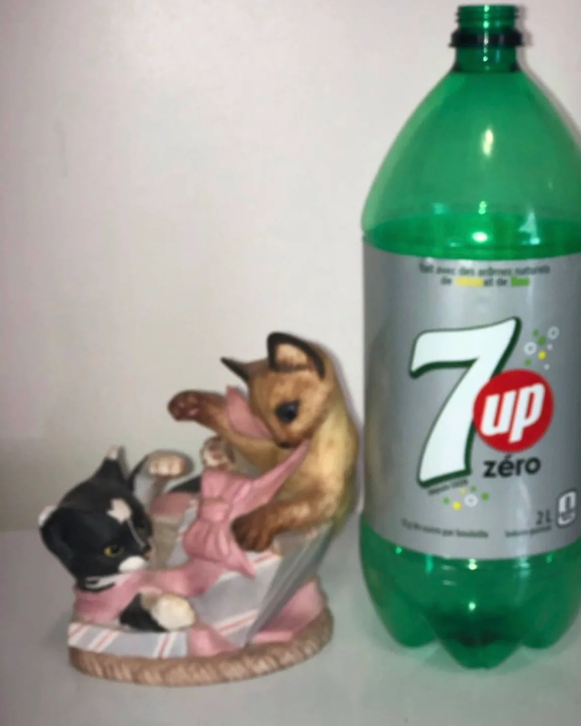 Set of 2 Kitten Figurines porcelain image indicator(4)