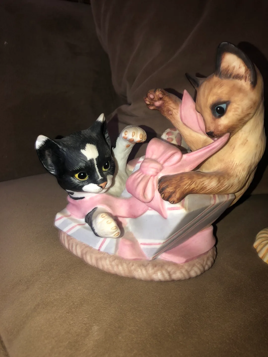 Set of 2 Kitten Figurines porcelain image indicator(5)