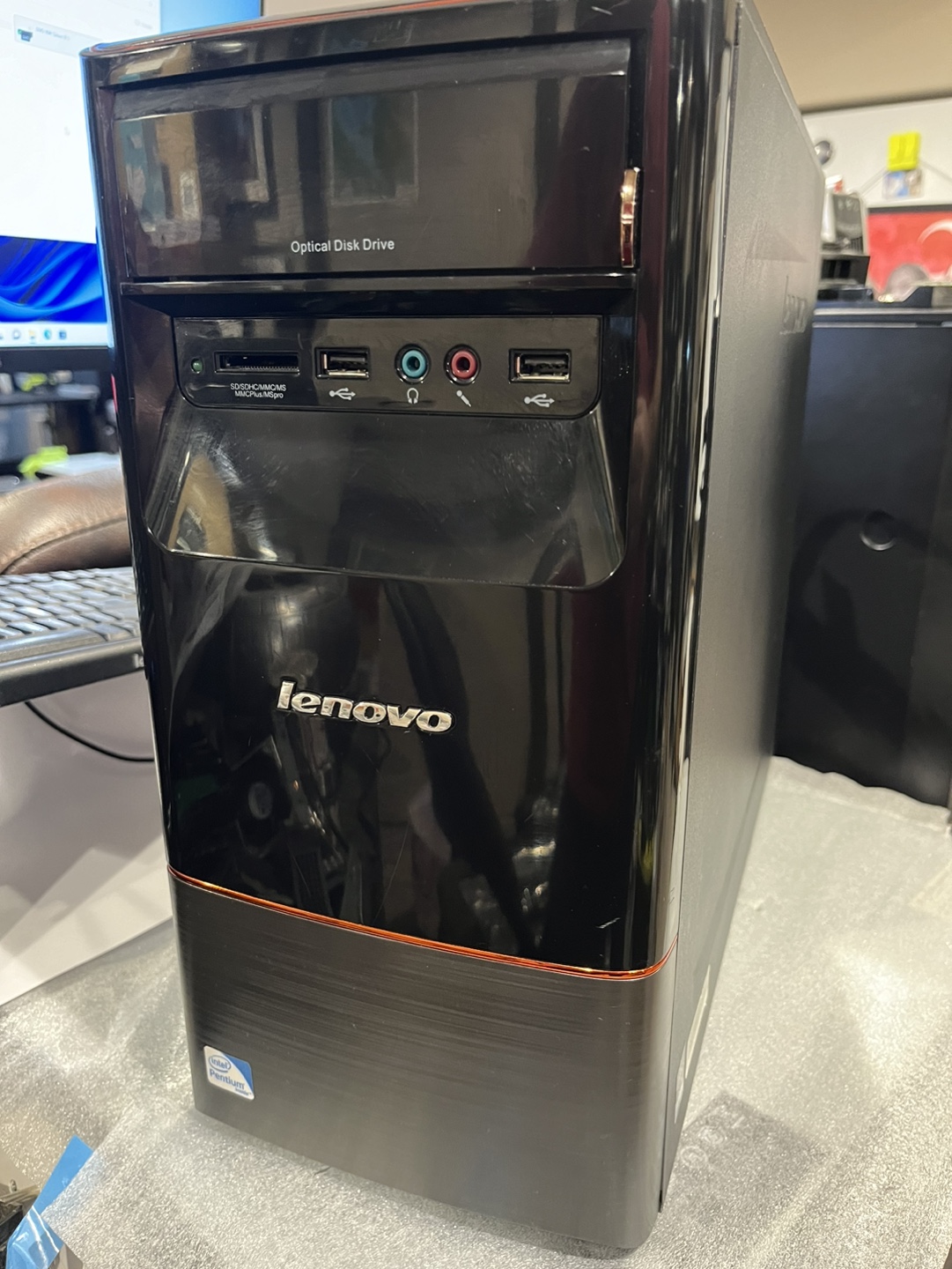 Lenovo Desktop Computer
