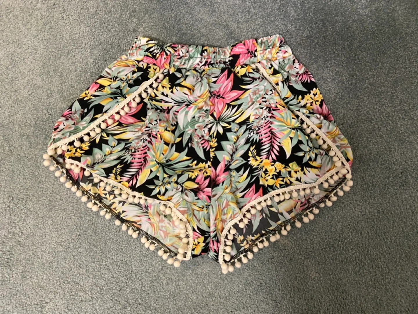 Shosho Floral Print Shorts with Pom Poms #freecycle 🎃 thumbnail
