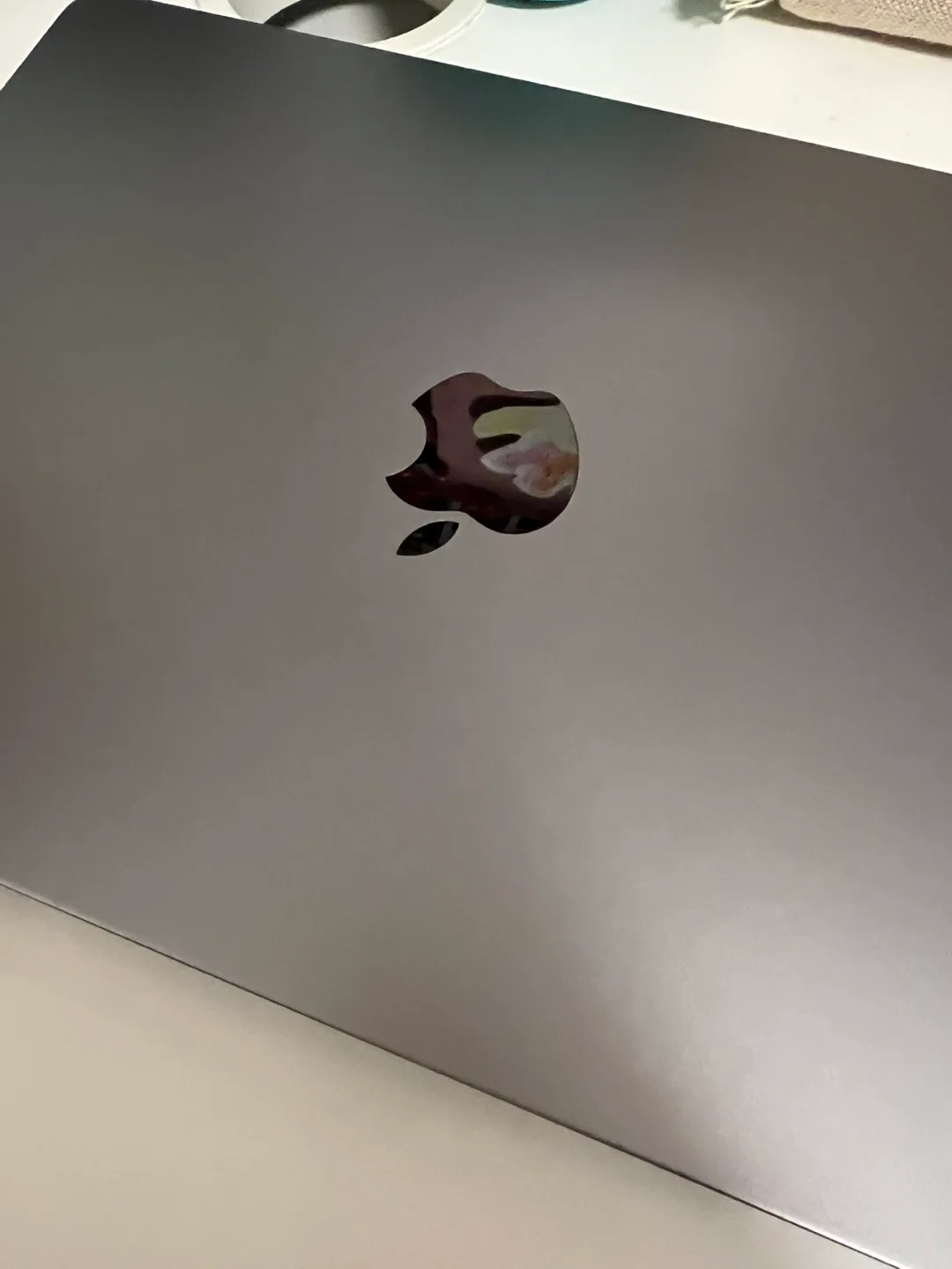 MacBook Air 13-inch with Apple M2 Chip image indicator(3)