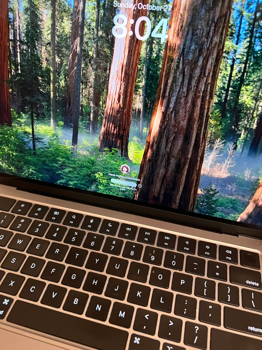 MacBook Air 13-inch with Apple M2 Chip image indicator(2)