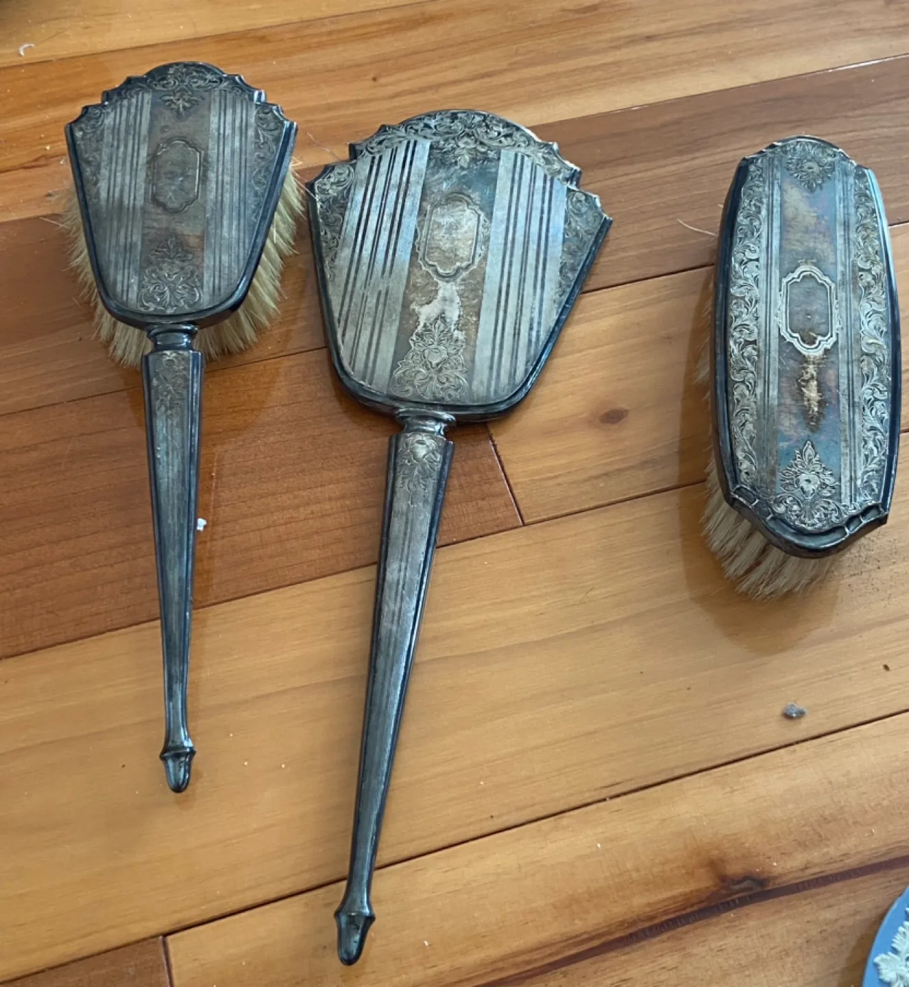 Vintage Silver Vanity Set image indicator(2)