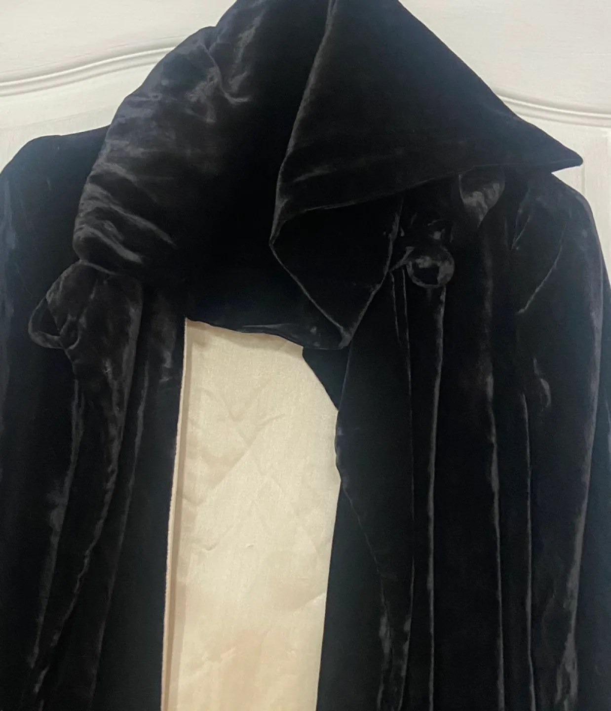 Vintage Black Velvet Hooded Robe image indicator(5)