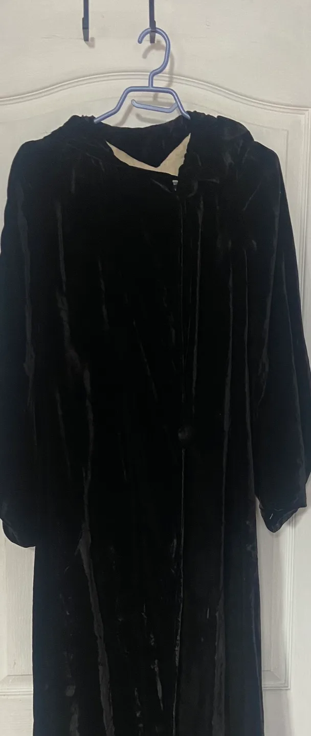 Vintage Black Velvet Hooded Robe image indicator(4)
