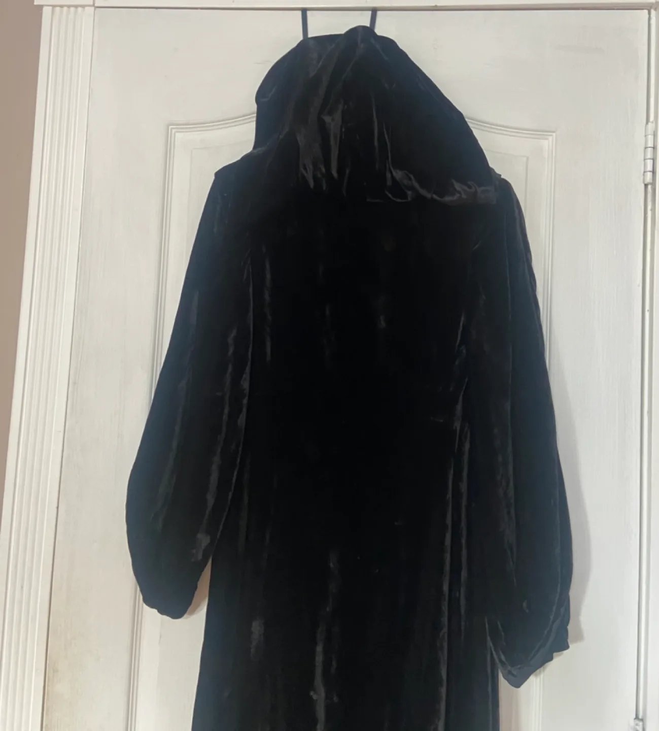 Vintage Black Velvet Hooded Robe image indicator(6)