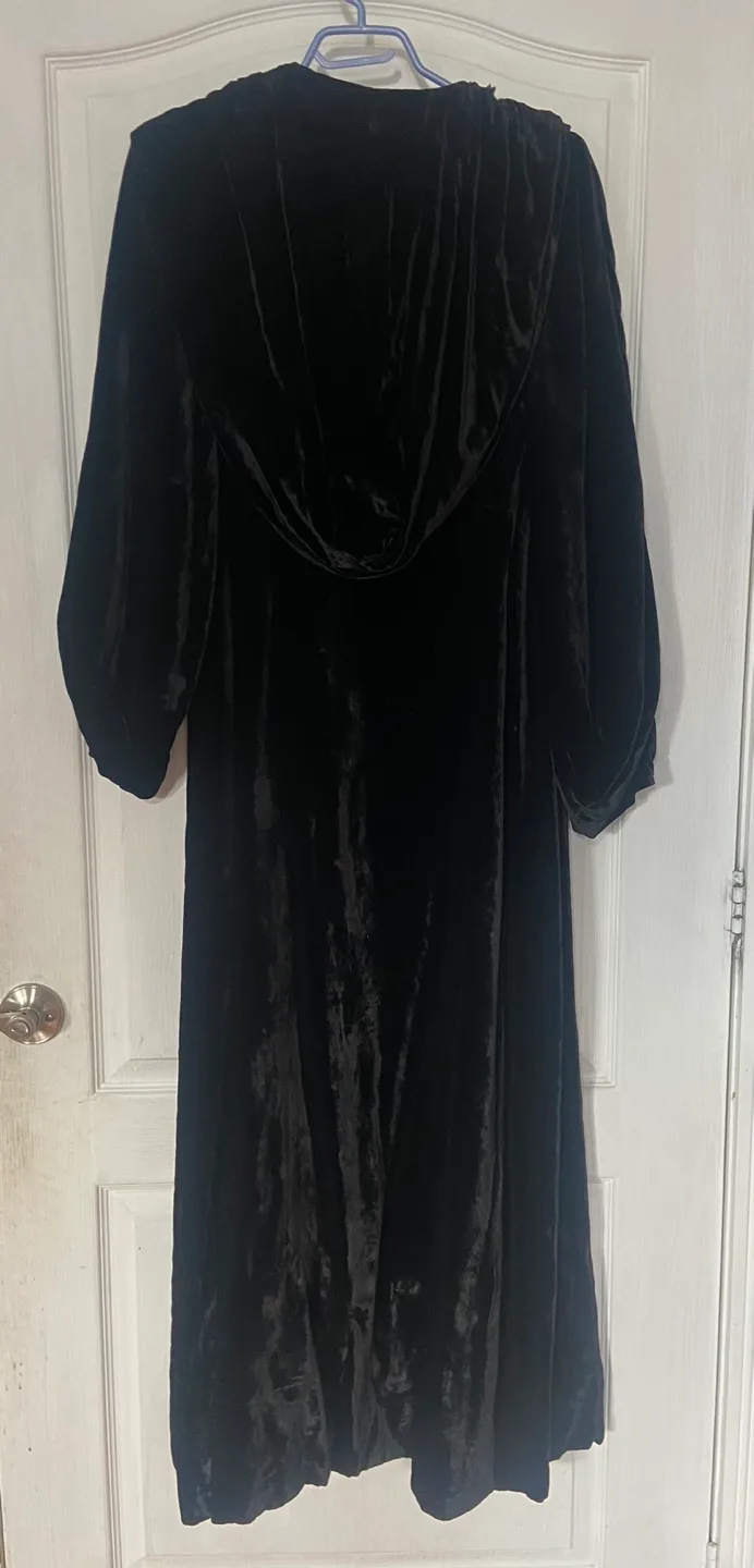 Vintage Black Velvet Hooded Robe image indicator(3)