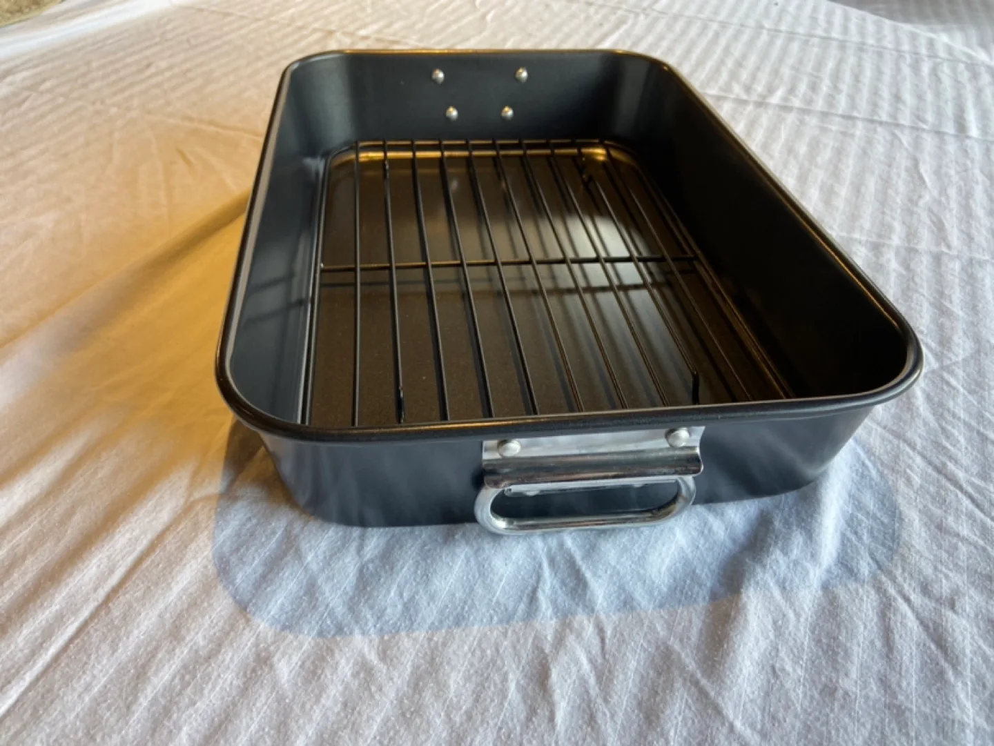 Roasting Pan with Rack thumbnail