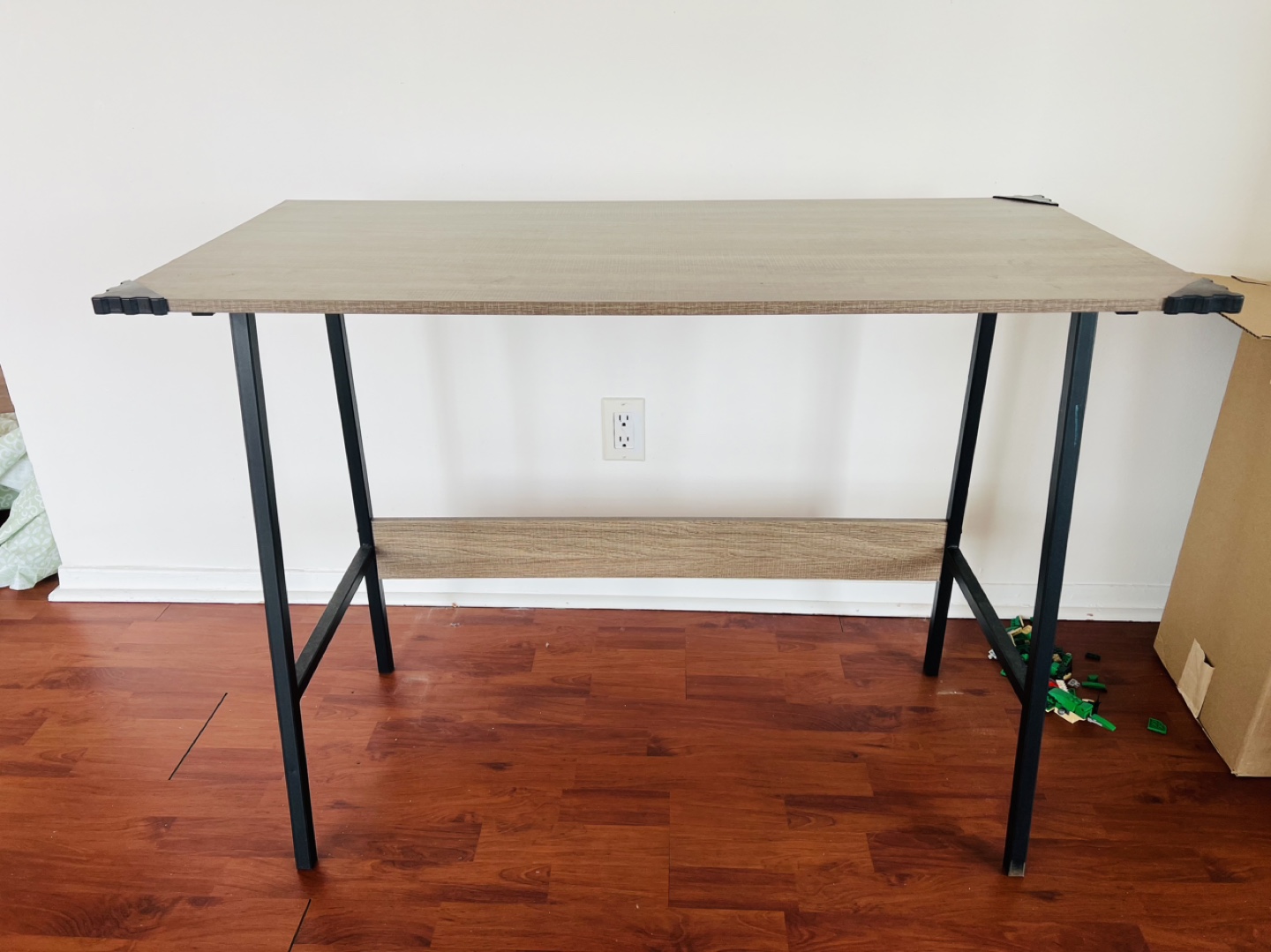 Small Desk with Black Metal Legs - photo 3