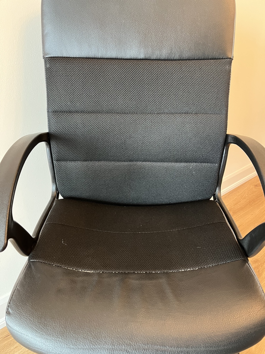 IKEA Office Chair - Black - photo 3