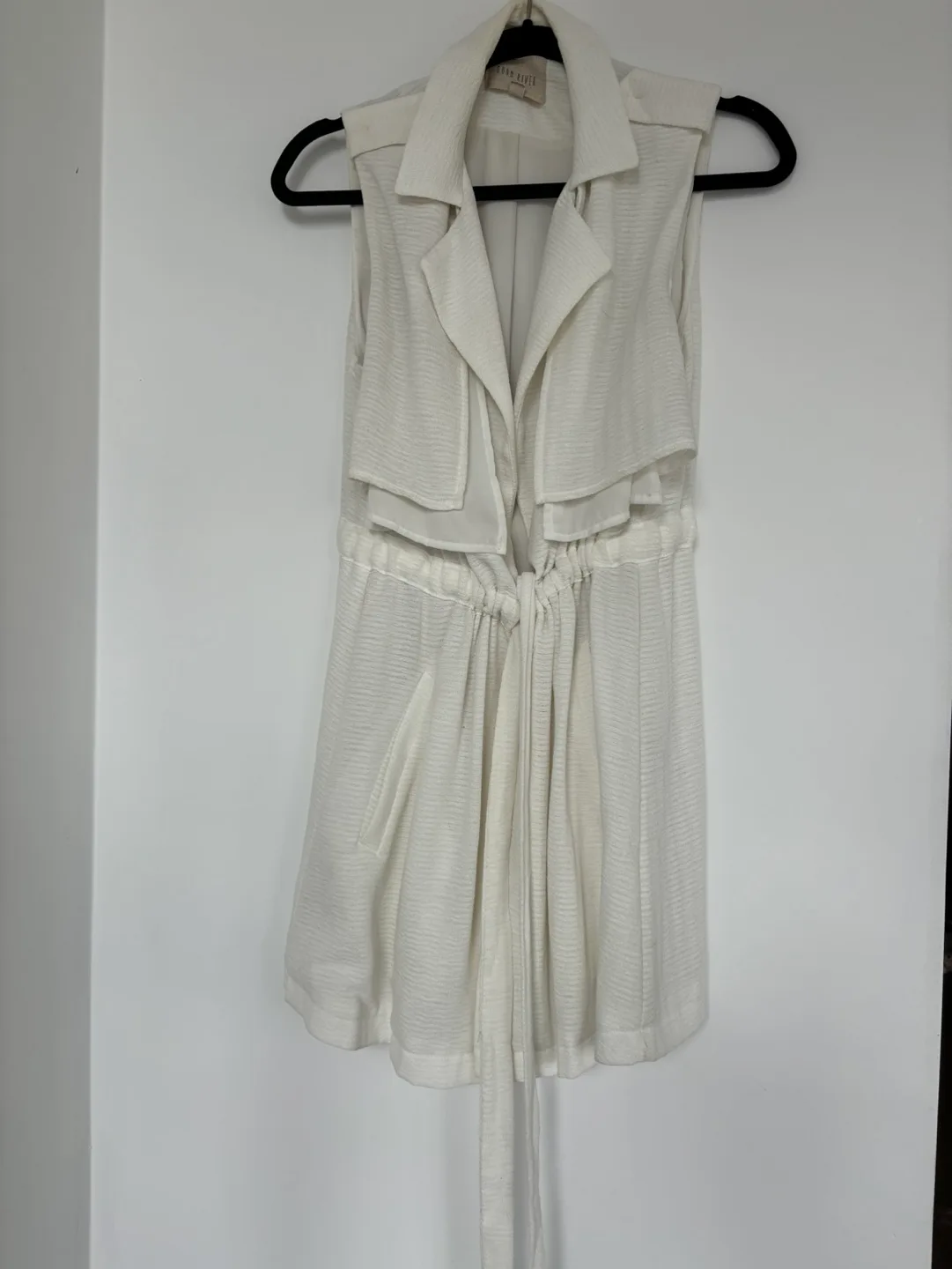 White Sleeveless Duster Vest image indicator(2)