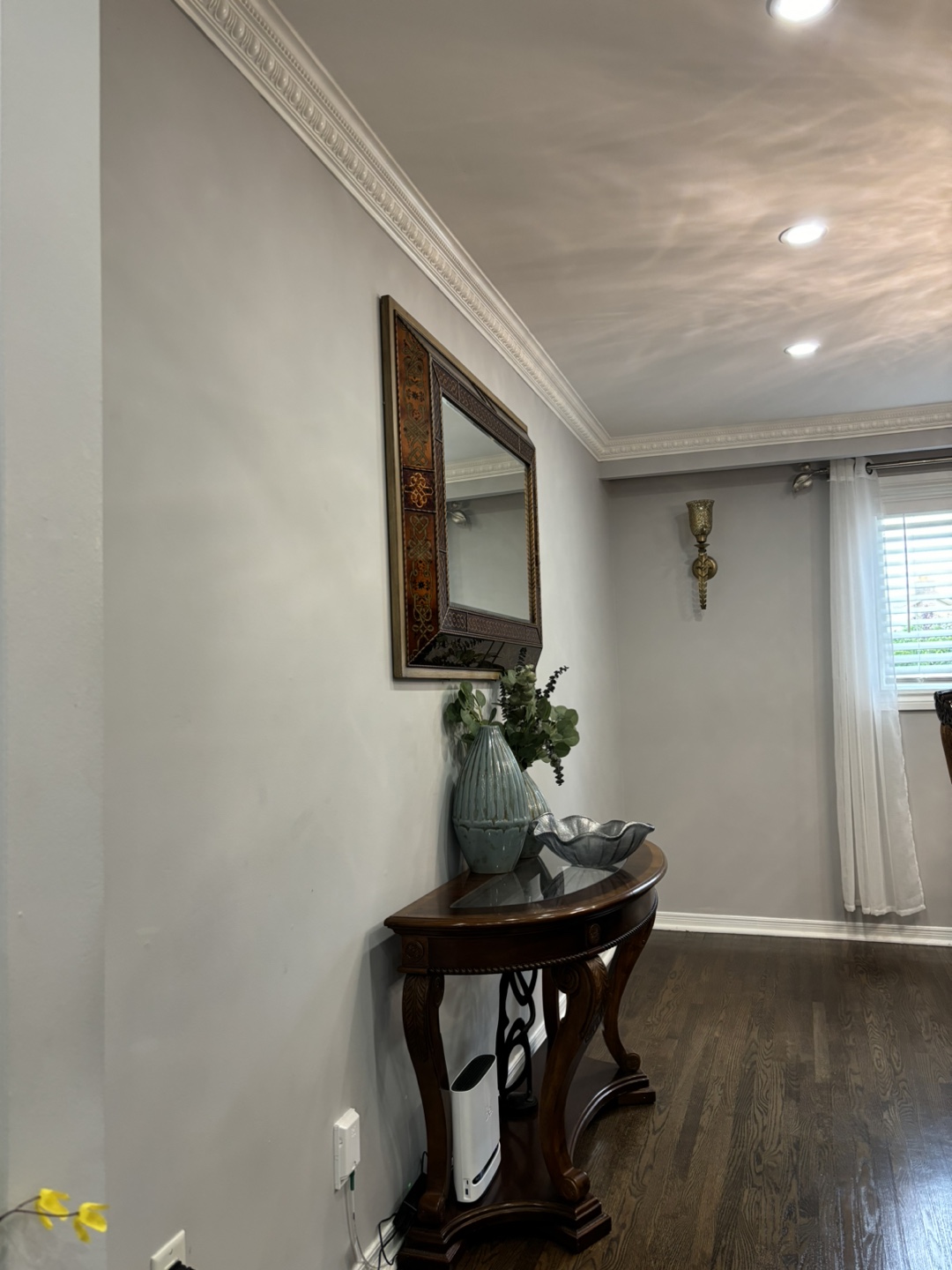 Entrance table and mirror
