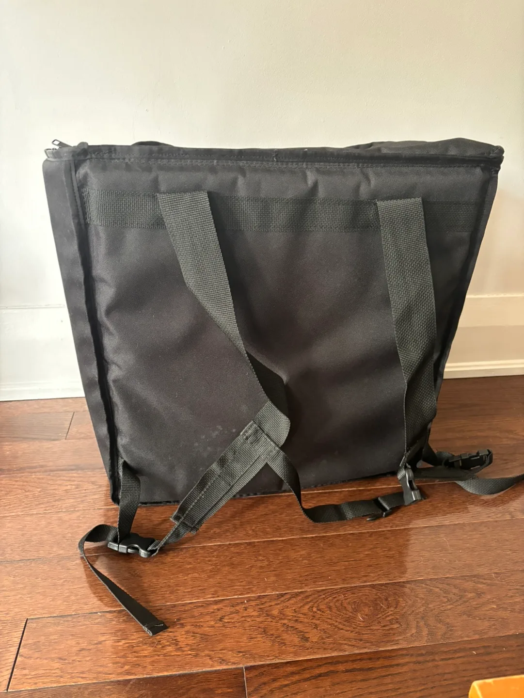 Black Insulated Delivery Backpack image indicator(3)