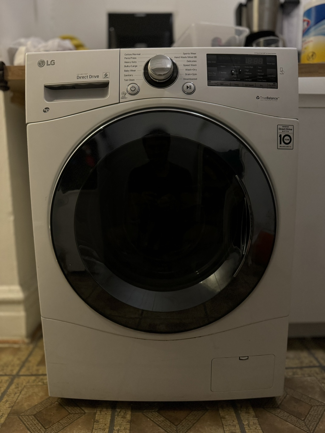LG washer dryer in one. $650 BLACK FRIDAY DEAL $500