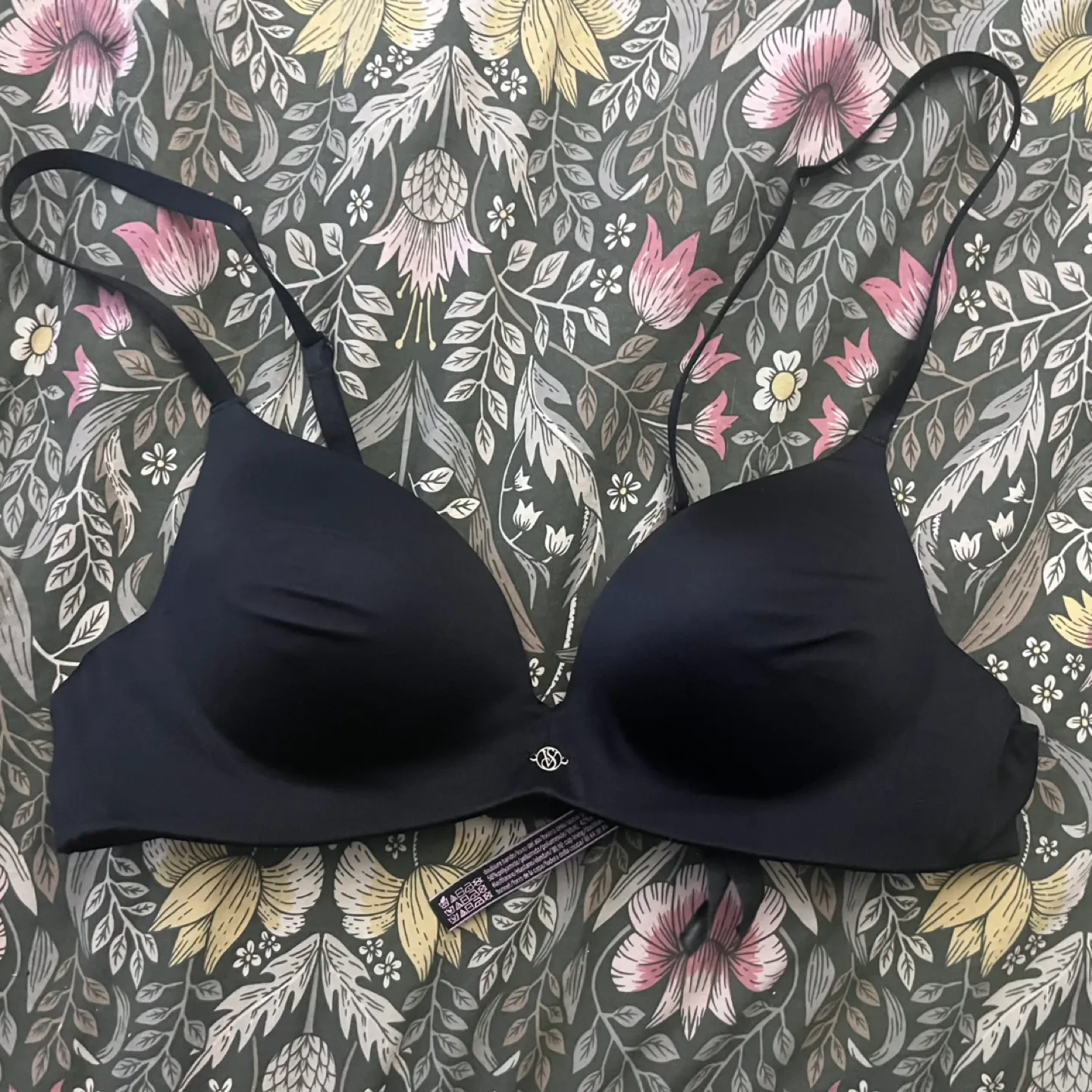 Victoria Secret So Obsessed Smooth Wireless Push-Up Bra (34A) thumbnail