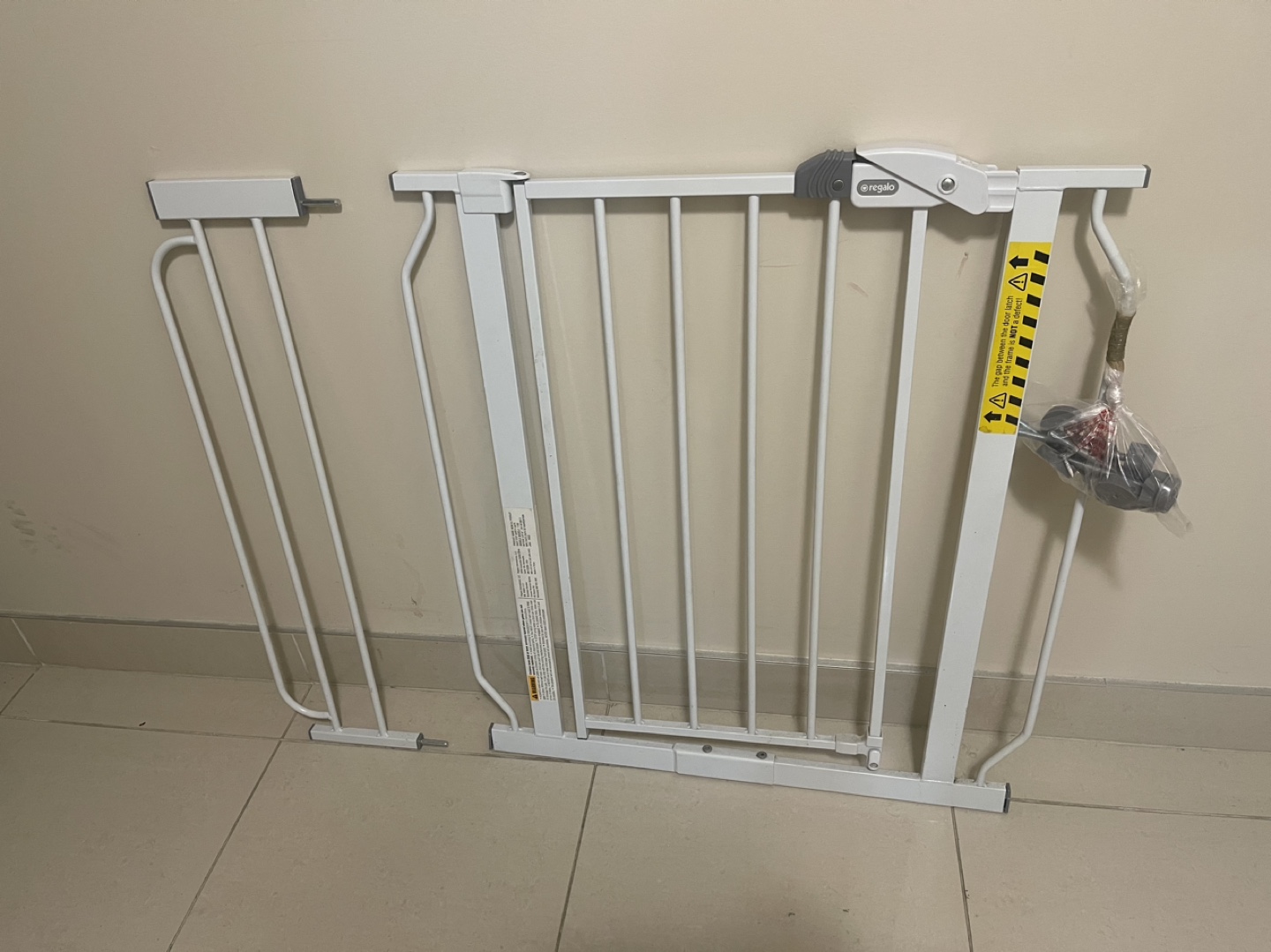 $20 Regalo Baby Gate, White, 29 - 34 inch or 35 - 38.5 inch