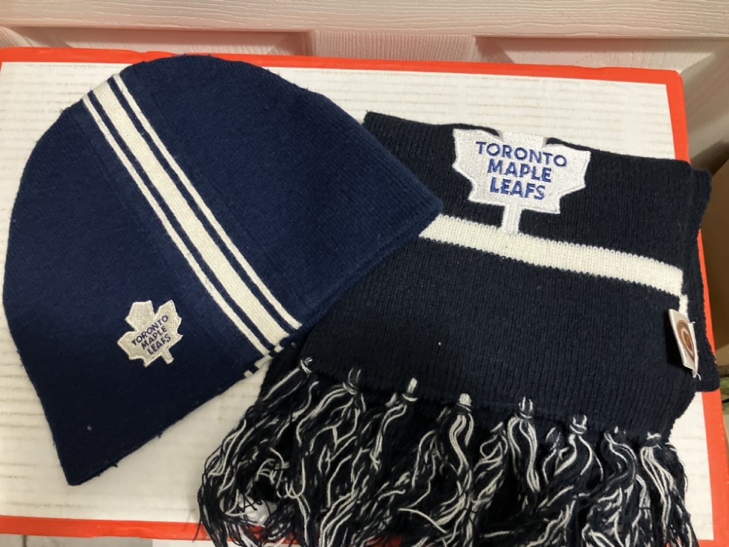 Toronto Maple Leafs Hat & Scarf Set