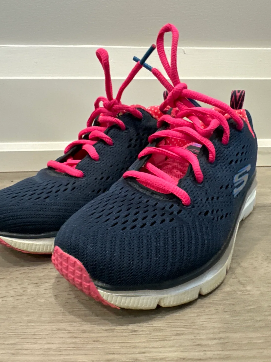 Skechers Womens Running Shoes Size 5 thumbnail