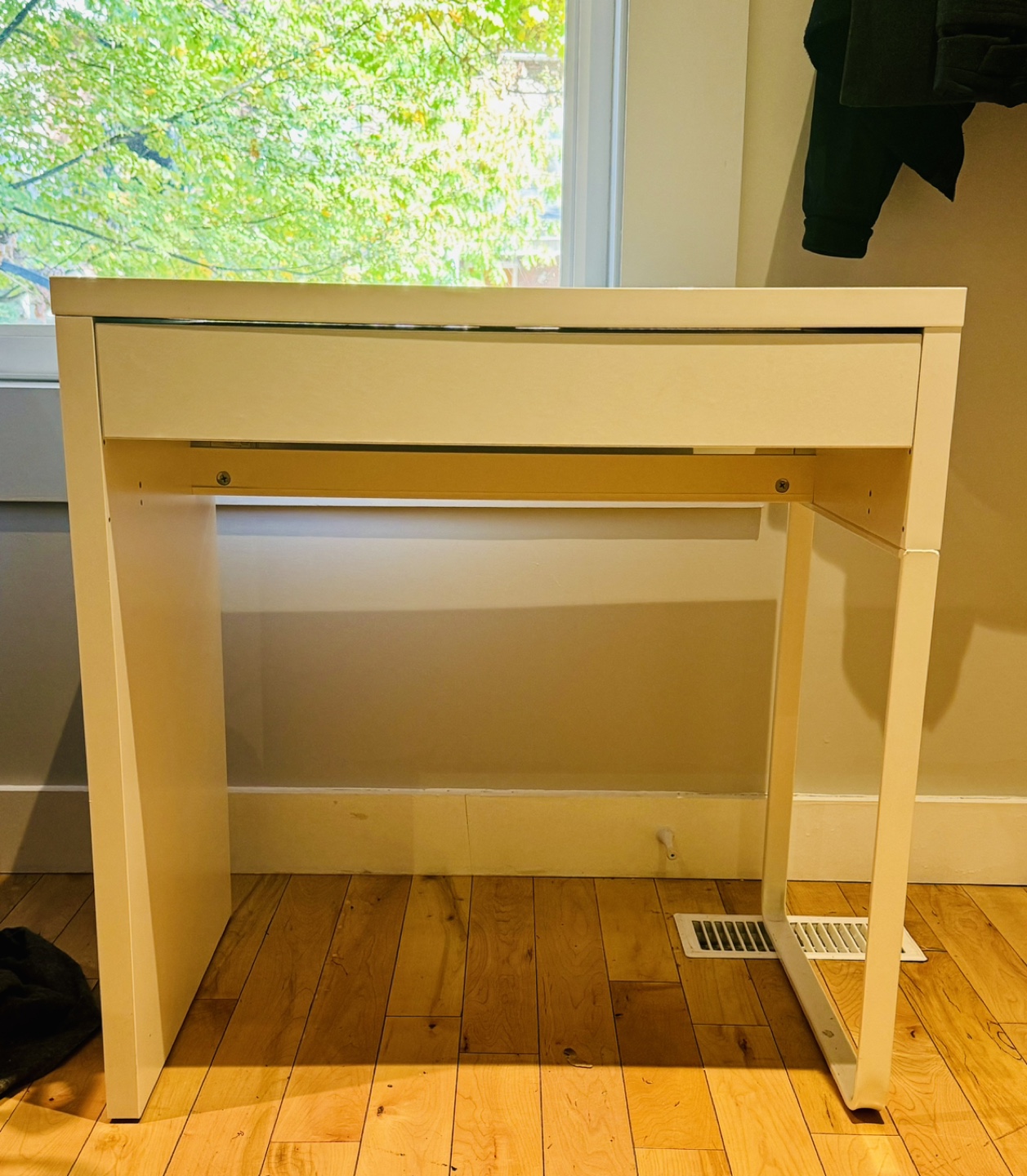 Ikea Micke desk—barely used