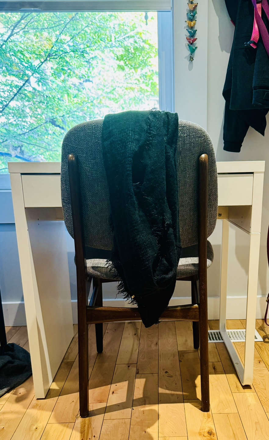 Ikea Micke desk—barely used - photo 2