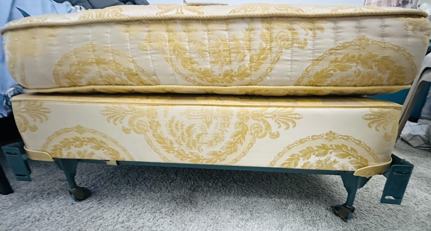 Twin mattress with Box spring & Bed frame. - photo 5