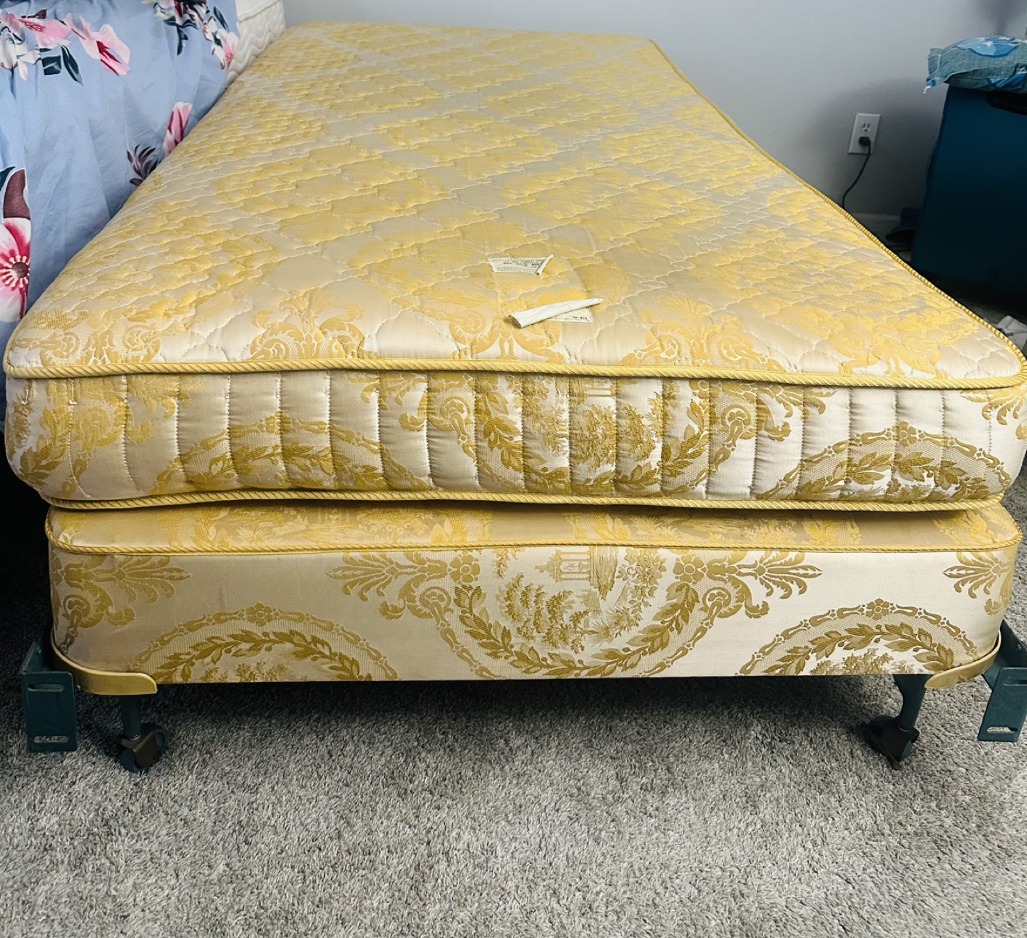 Twin mattress with Box spring & Bed frame. - photo 3