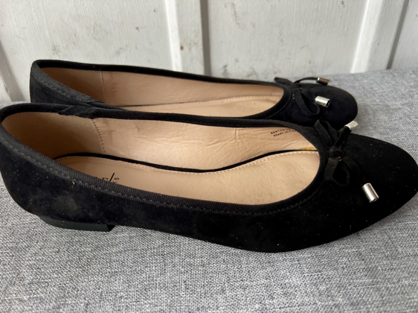 Black Suede Bow Flats Size 5 - photo 2