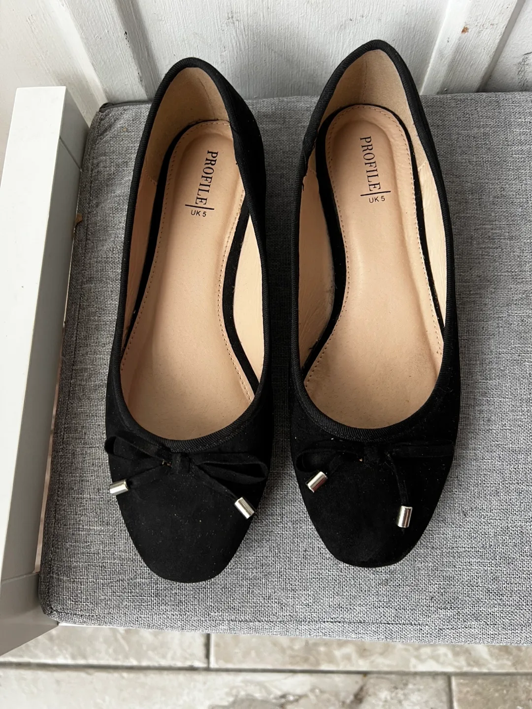 Black Suede Bow Flats Size 5 image indicator(3)