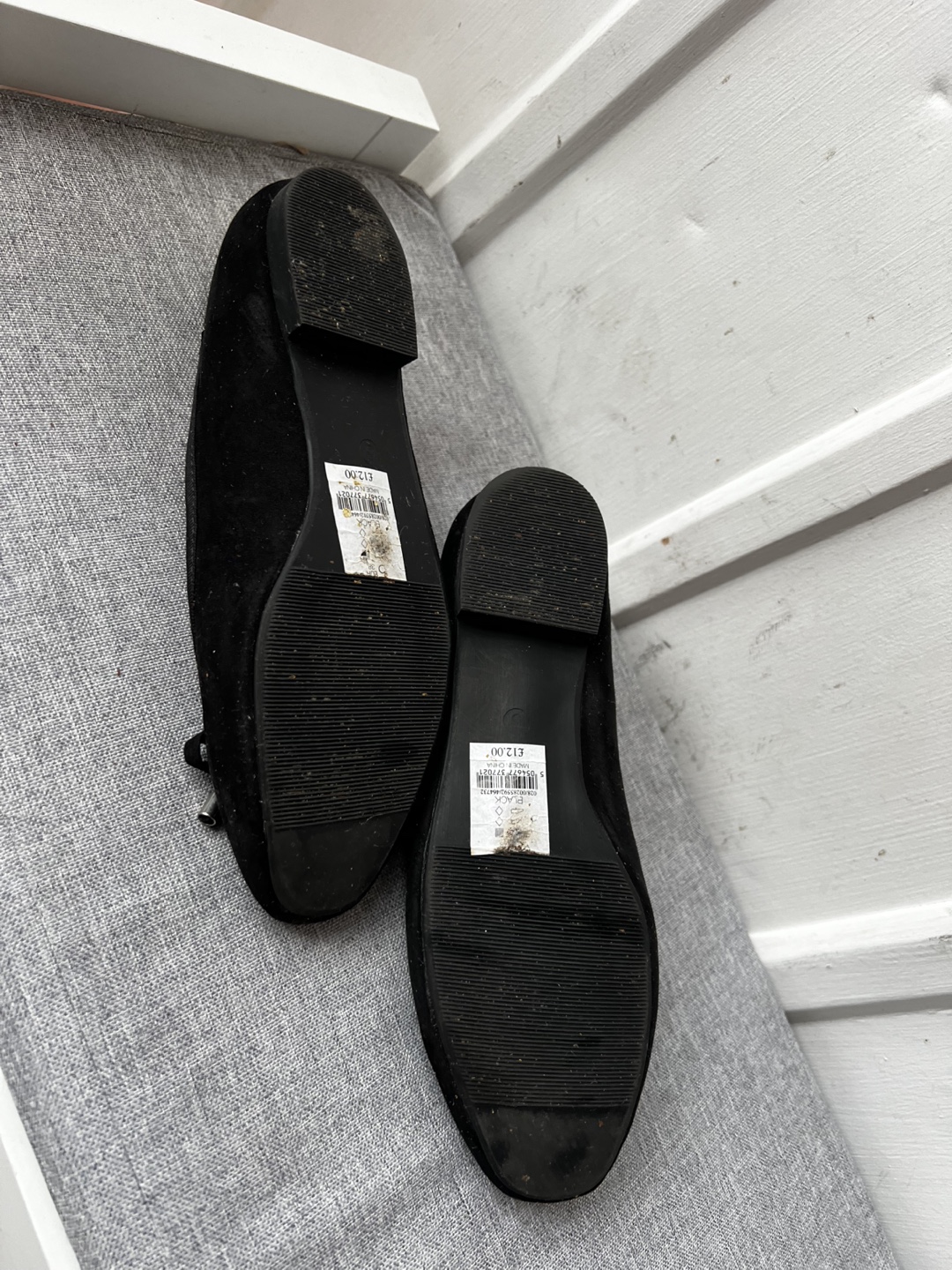 Black Suede Bow Flats Size 5 - photo 4