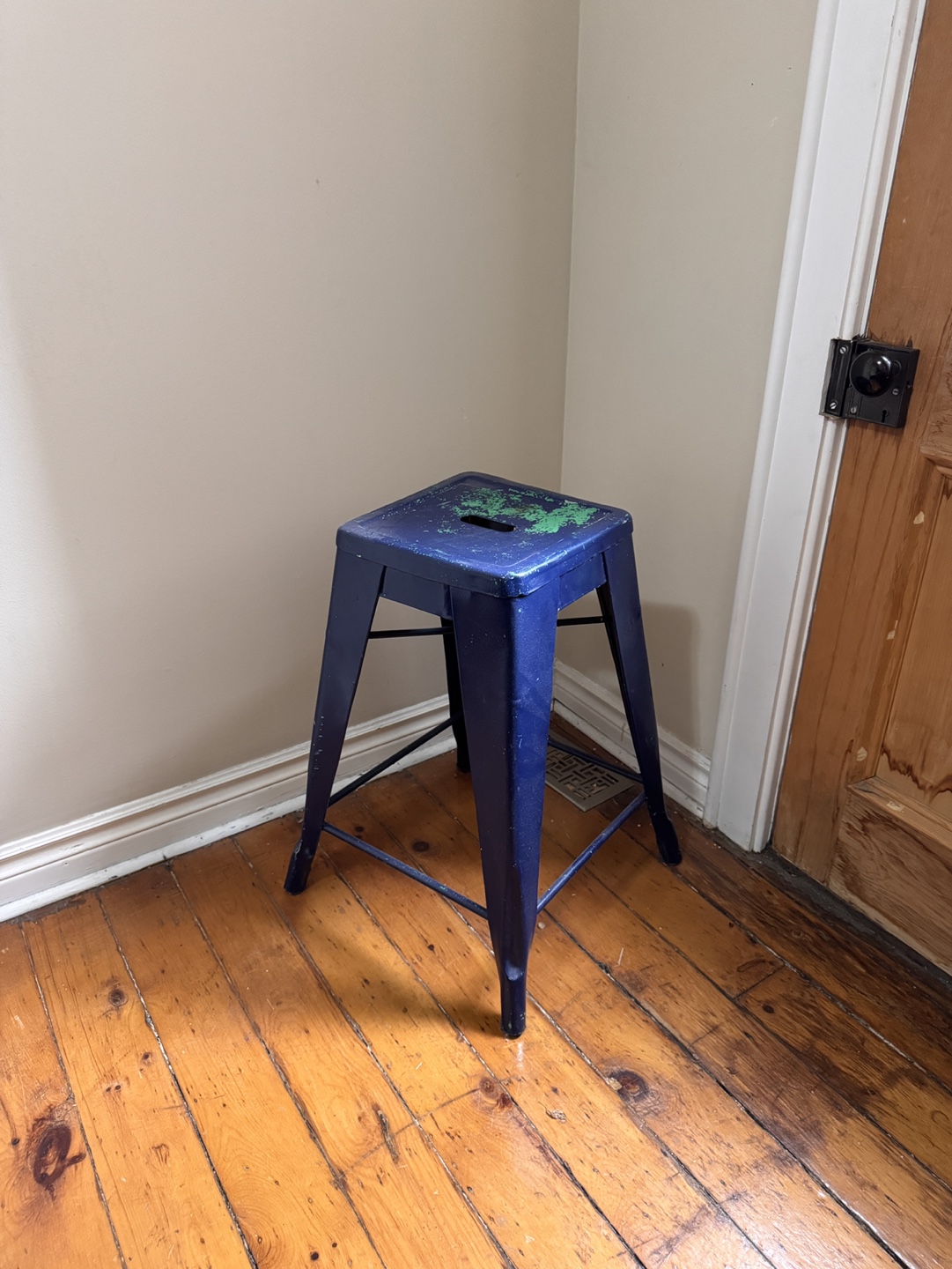 VINTAGE BLUE METAL STOOL