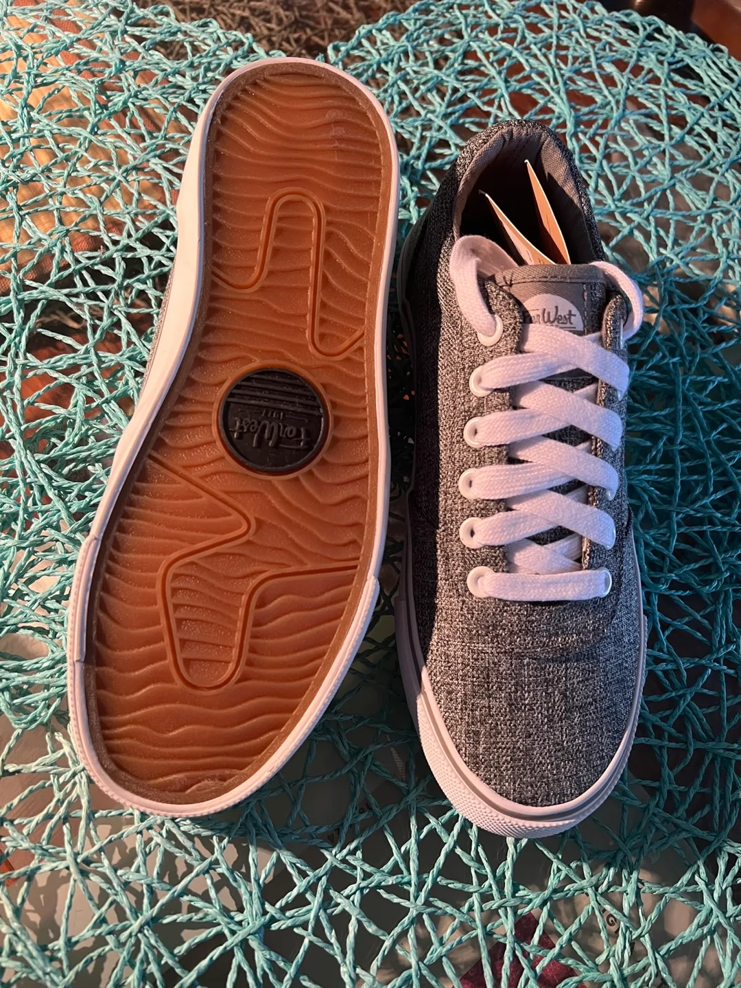 Grey Canvas Low Top Shoes image indicator(2)