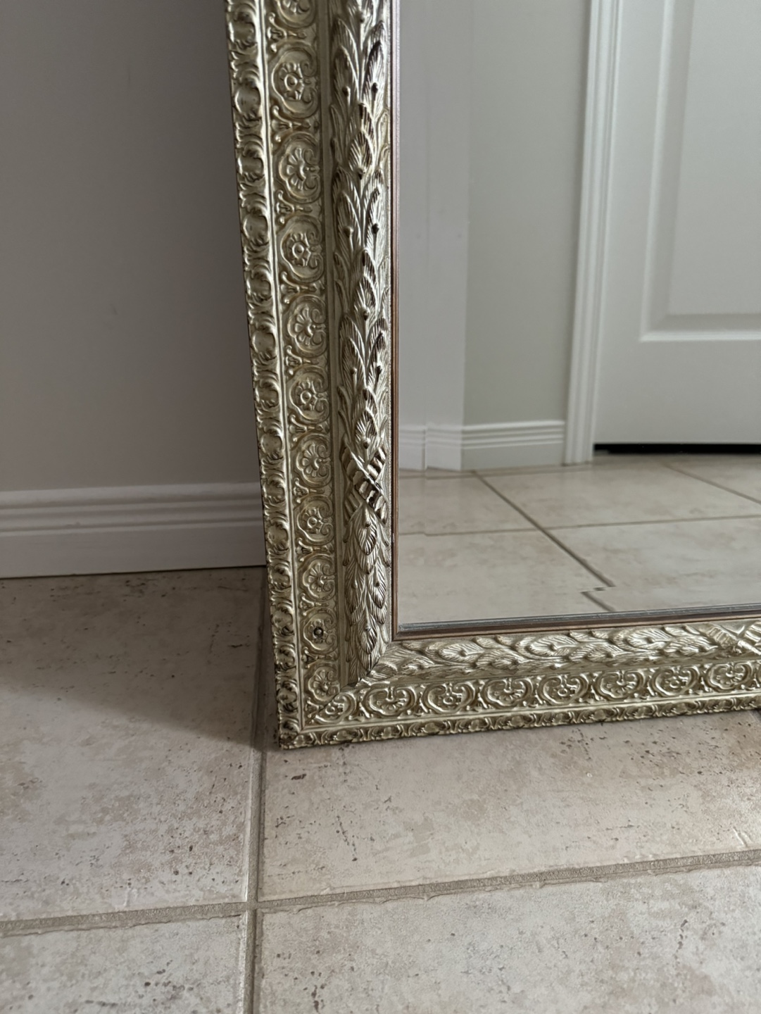 Large mirror with ornate decorative frame - photo 3