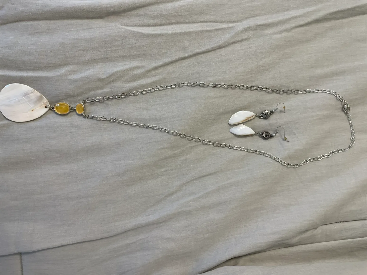 Shell and Stone Necklace and Earrings Set image indicator(2)