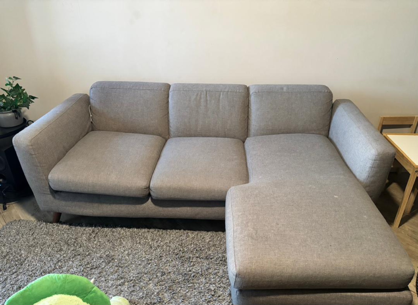Reversible Sectional Sofa with chaise