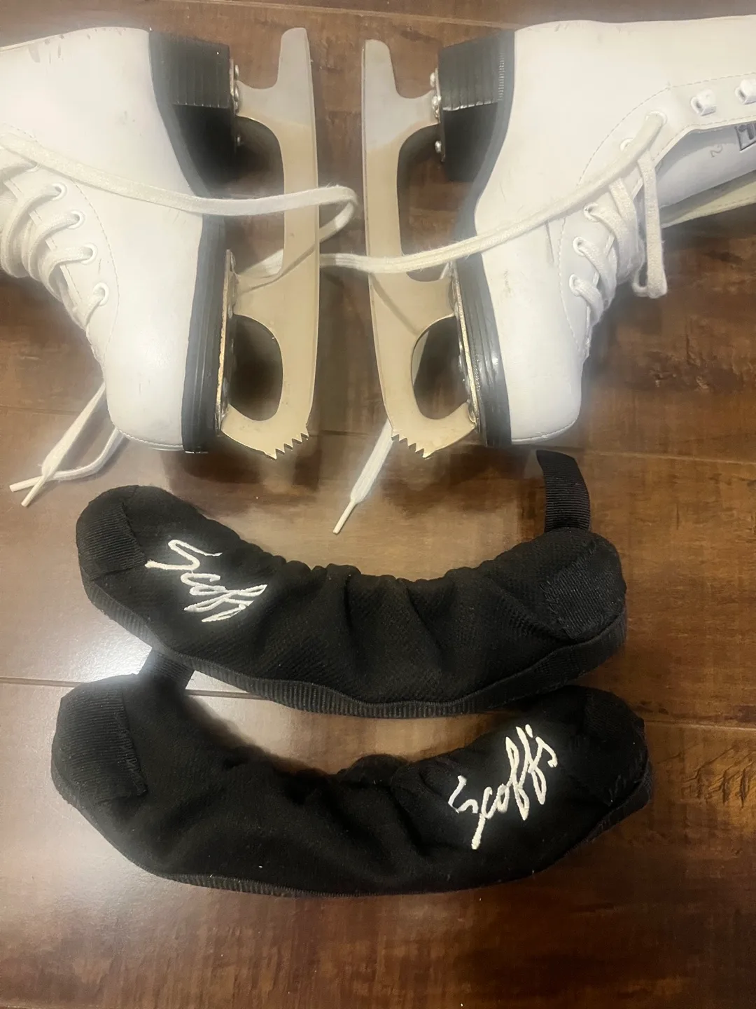 Fila Figure Skates Size 2 image indicator(3)