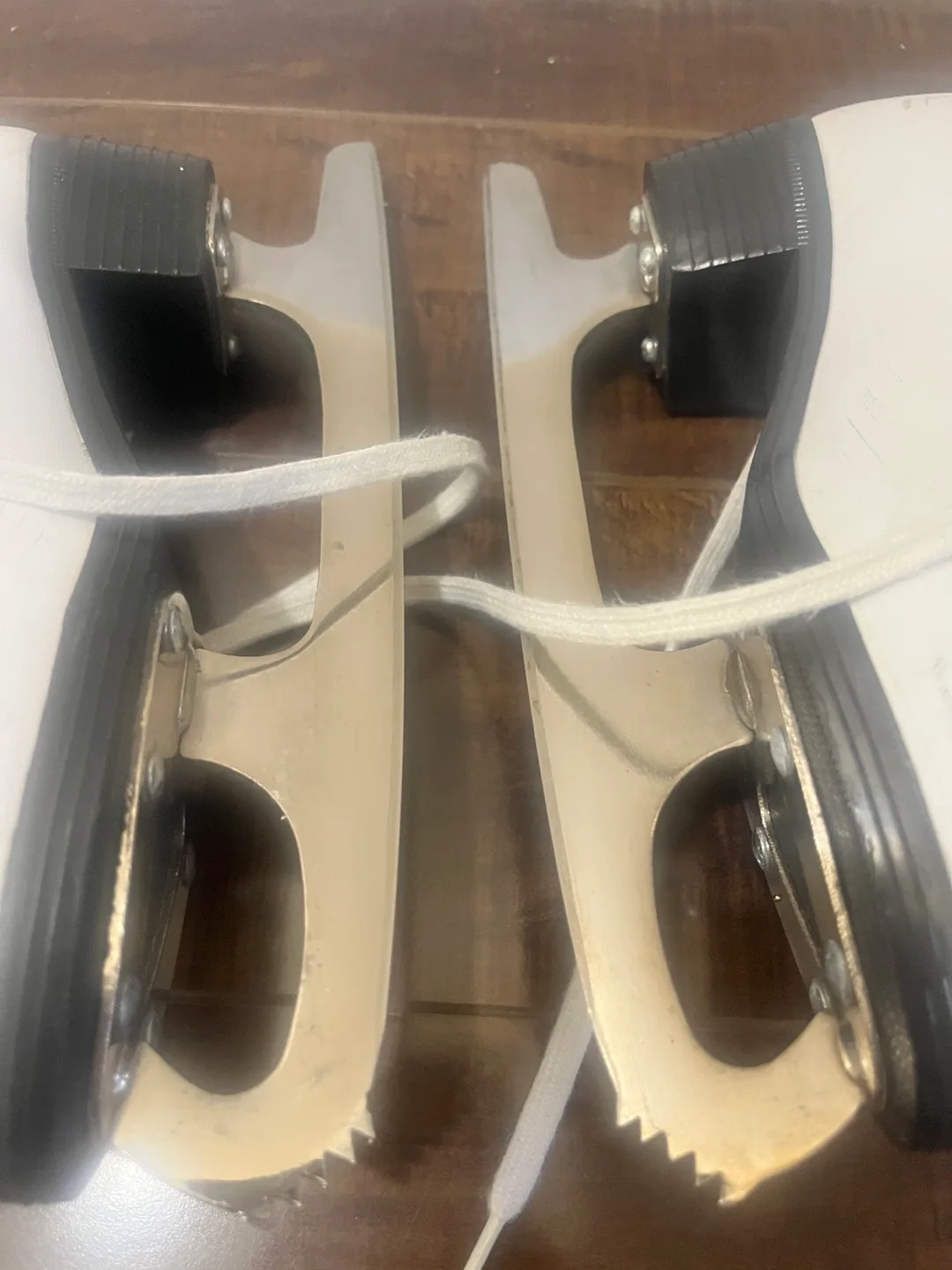 Fila Figure Skates Size 2 image indicator(4)