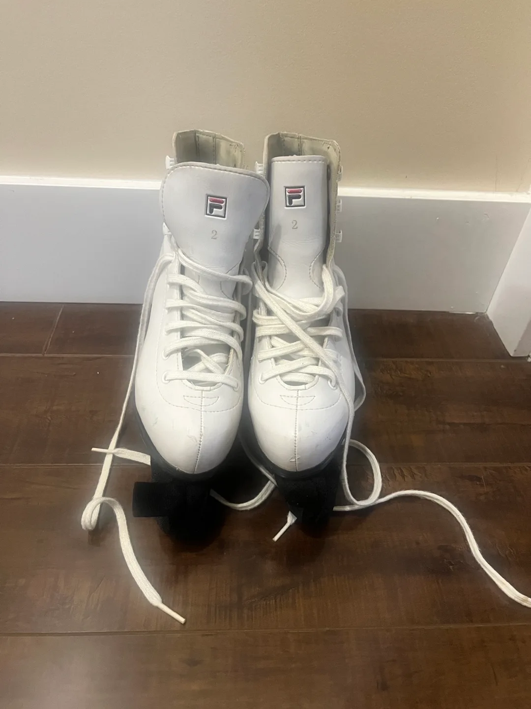 Fila Figure Skates Size 2 image indicator(2)