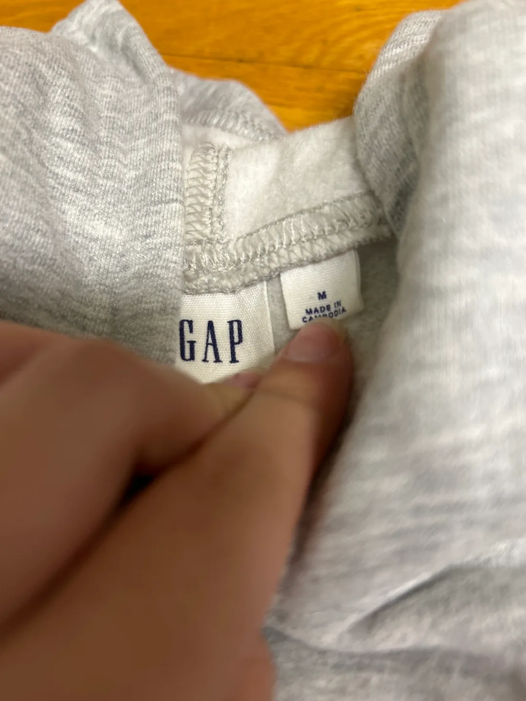 GAP kids hoodie image indicator(2)