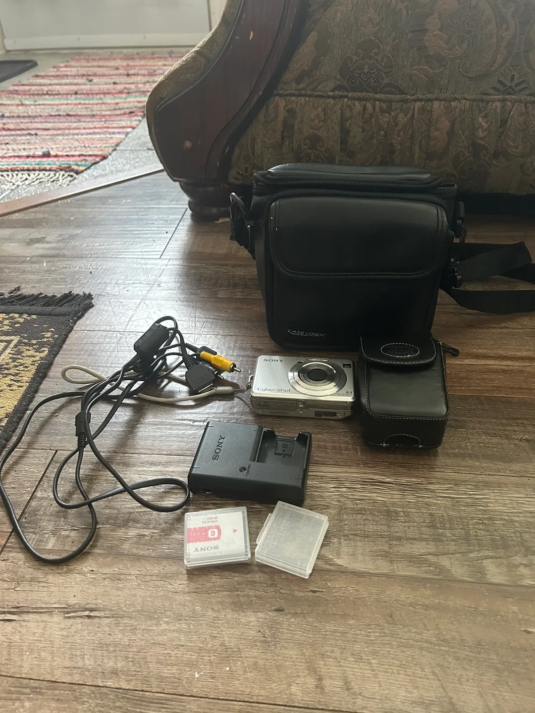Sony Cybershot Camera with Accessories thumbnail