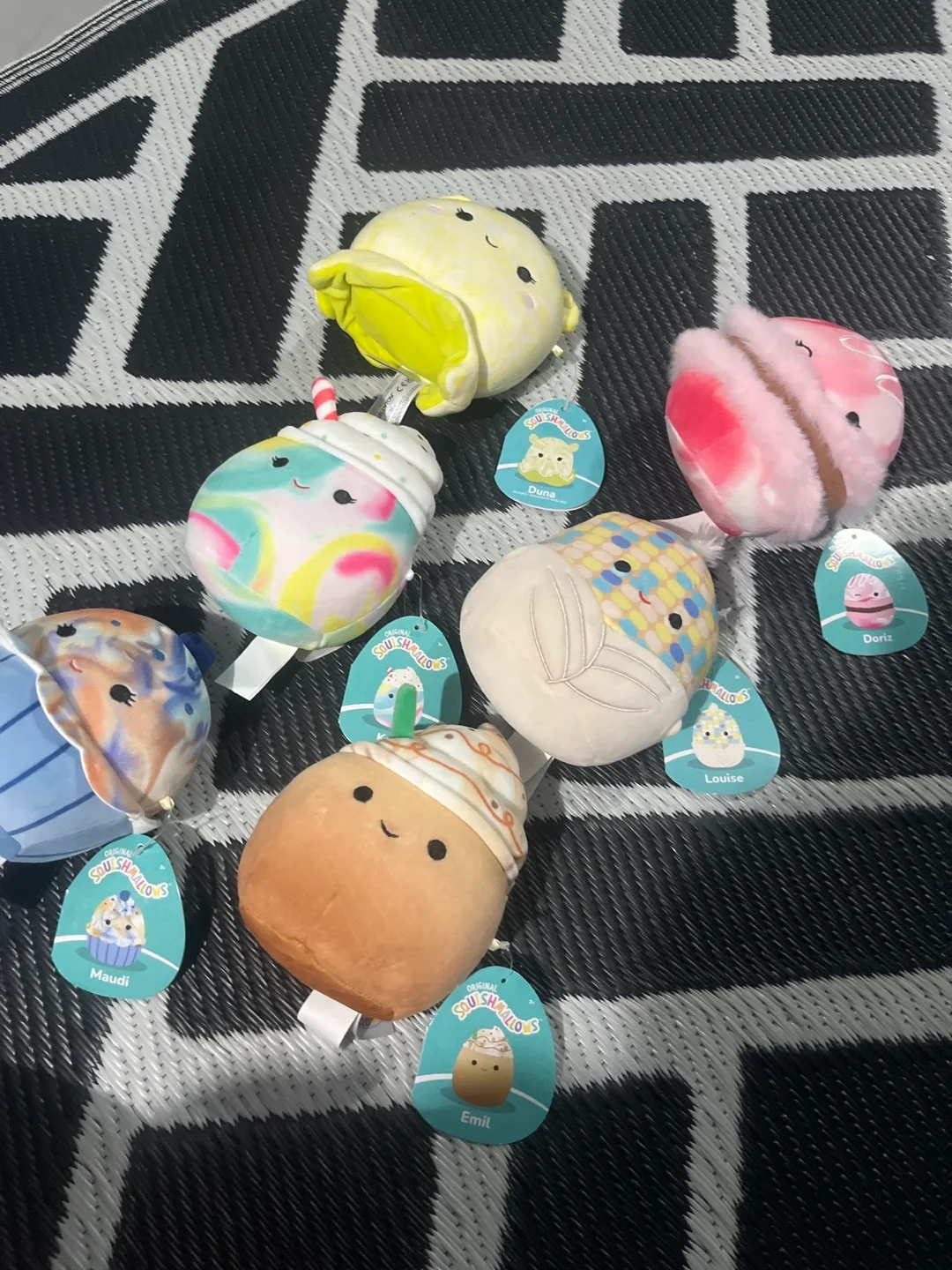 Squishmallows 6 Pack + 1 Large thumbnail