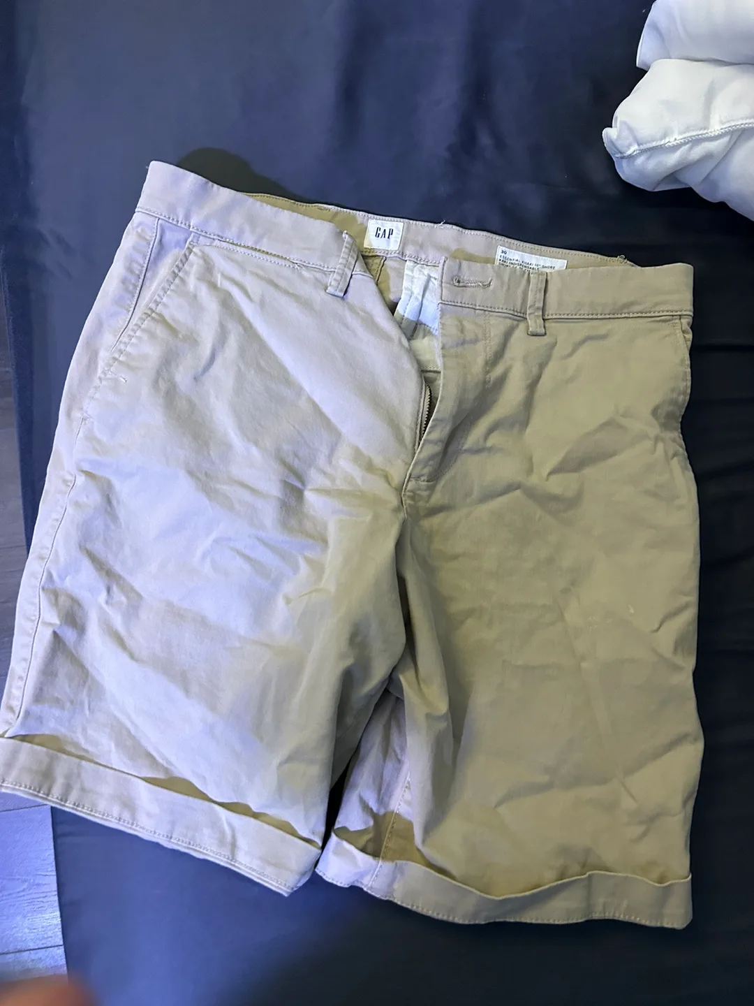 Gap khaki shorts image indicator(2)
