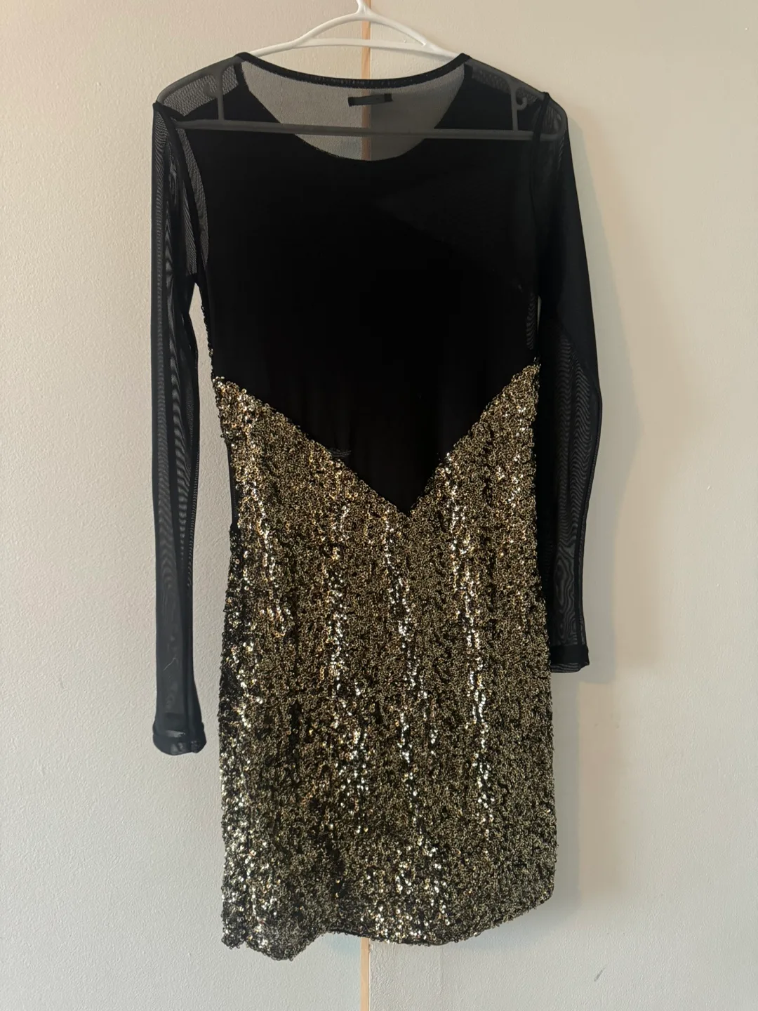 Black and Gold Sequin Dress image indicator(2)