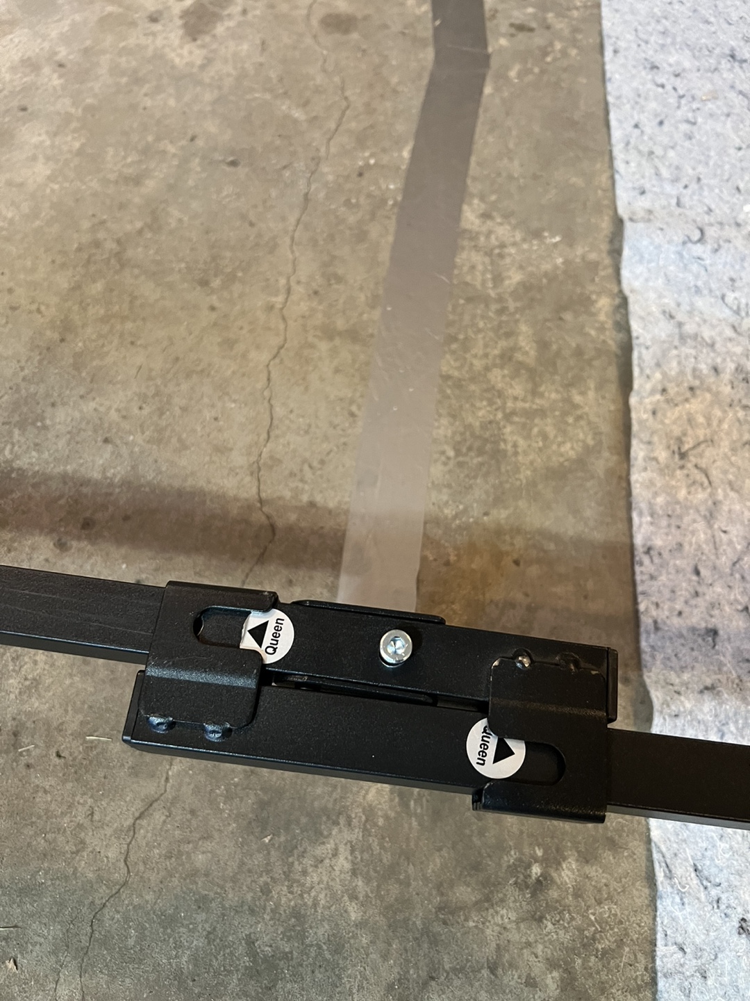 Queen metal bed frame - photo 4
