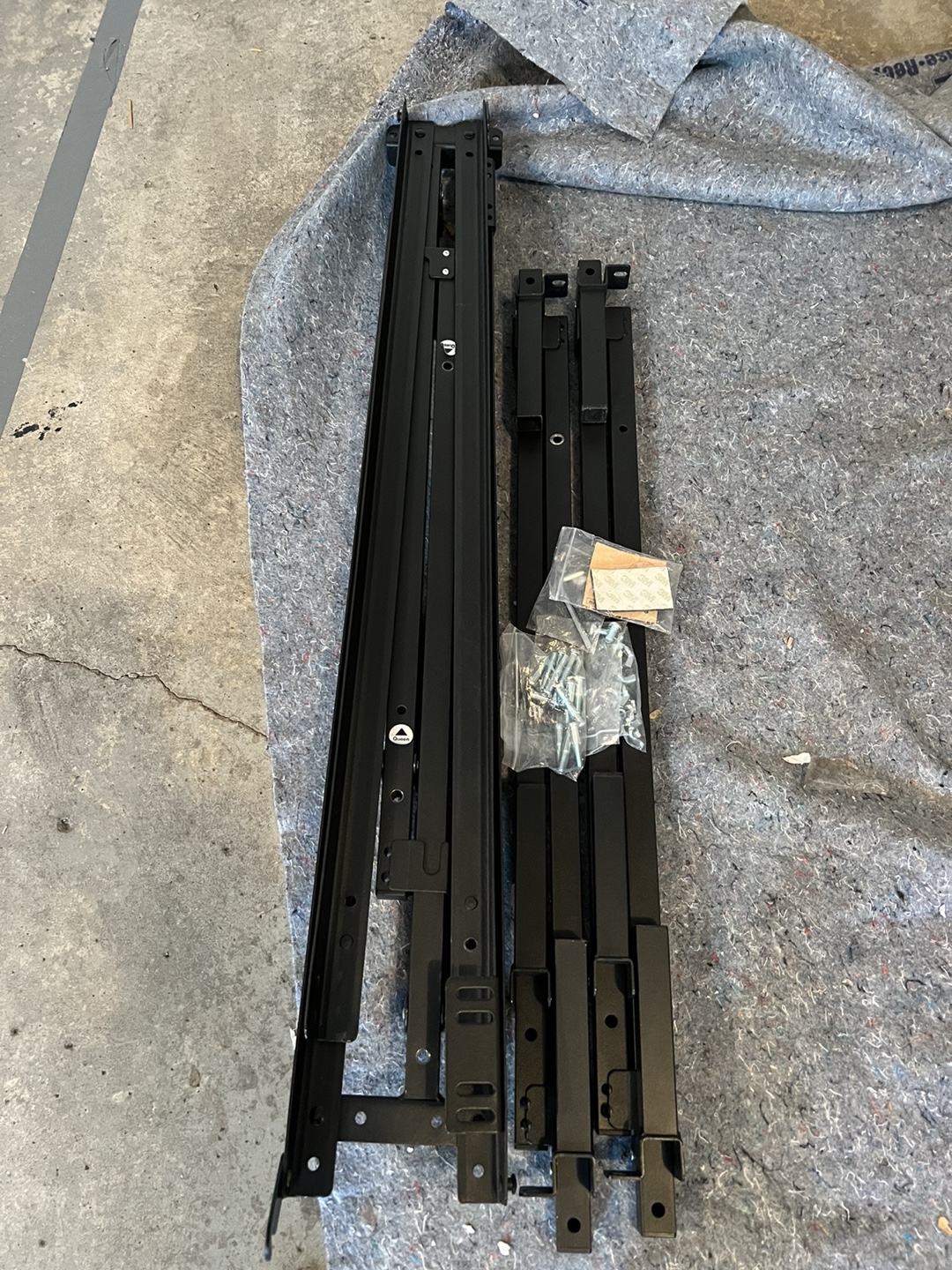 Queen metal bed frame - photo 3