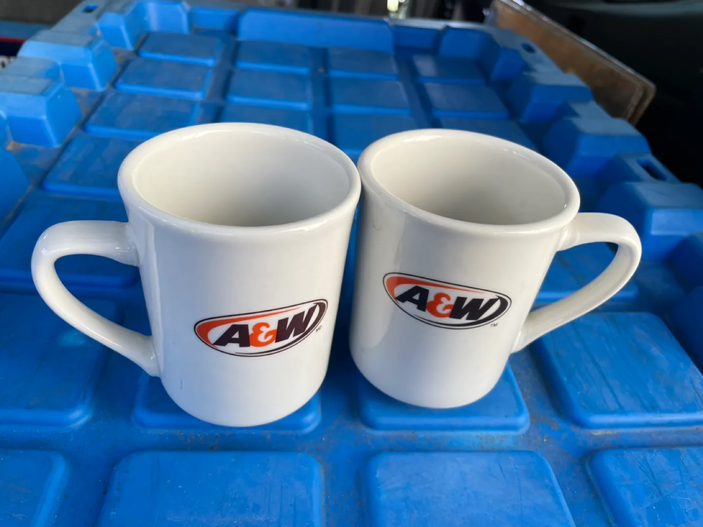 Set of A&W Mugs and Glasses image indicator(2)