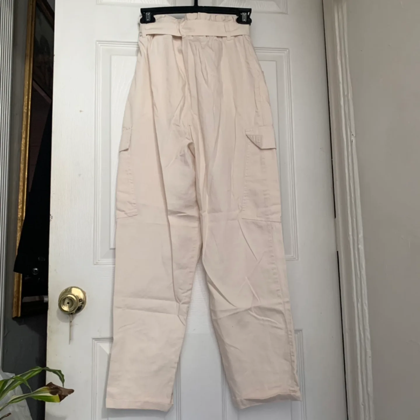 H&M White Cargo Pants with Belt image indicator(5)