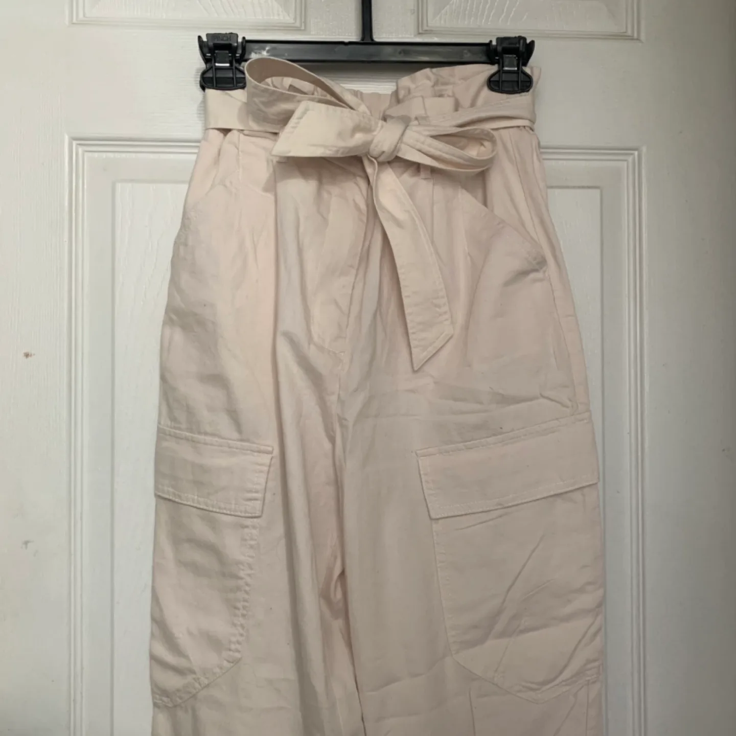 H&M White Cargo Pants with Belt image indicator(2)