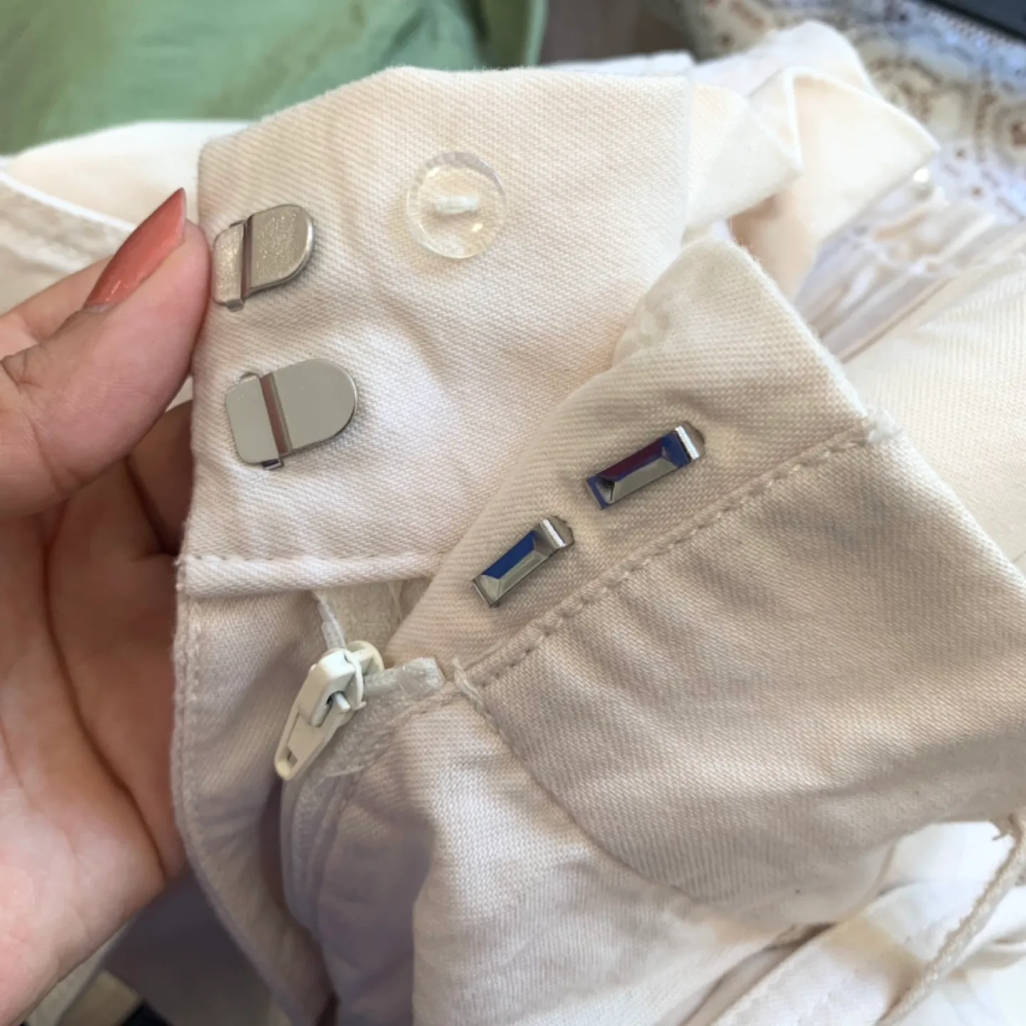 H&M White Cargo Pants with Belt image indicator(3)