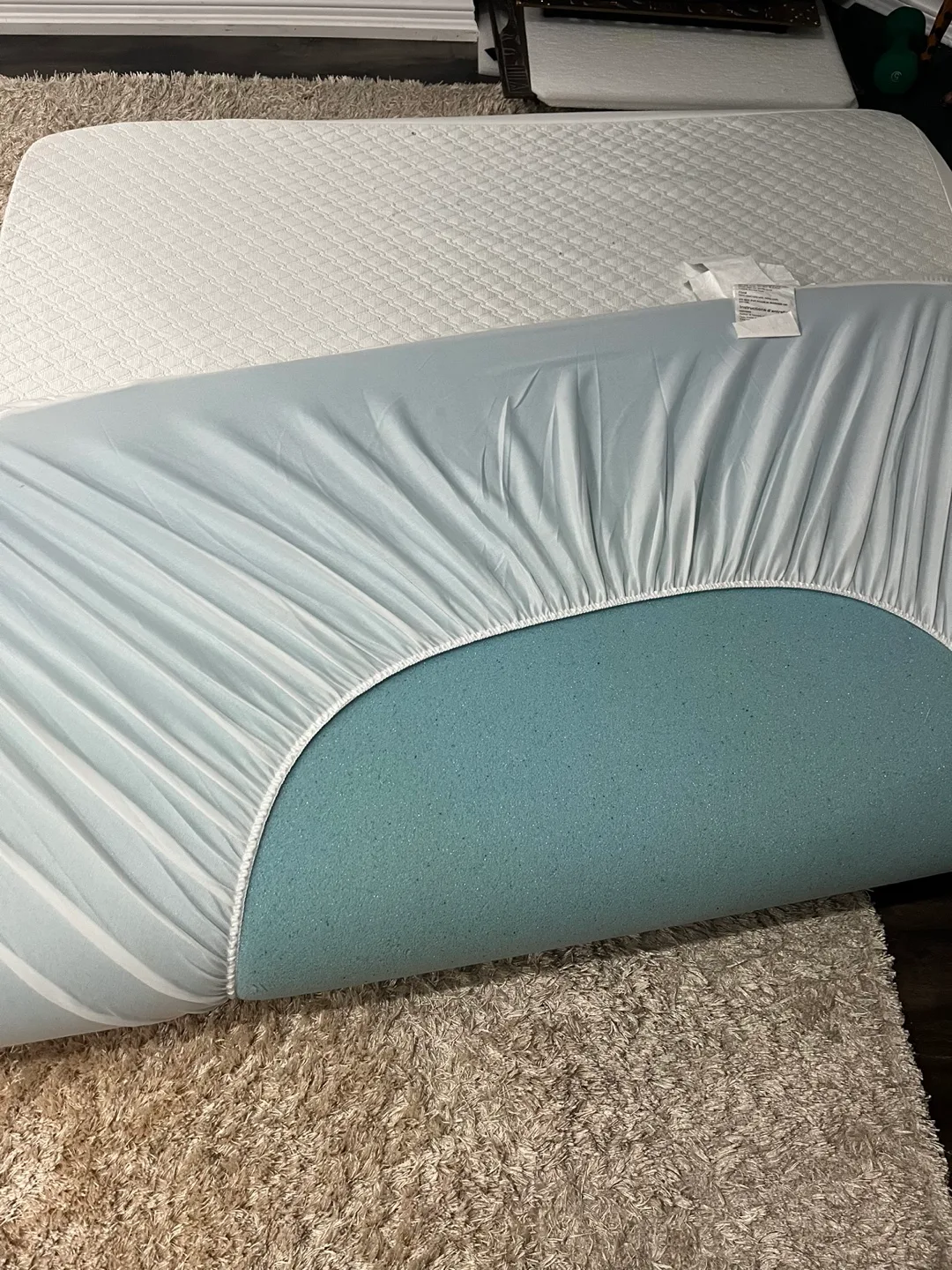 Cooling Gel-Infused Memory Foam Mattress Topper - Queen image indicator(3)